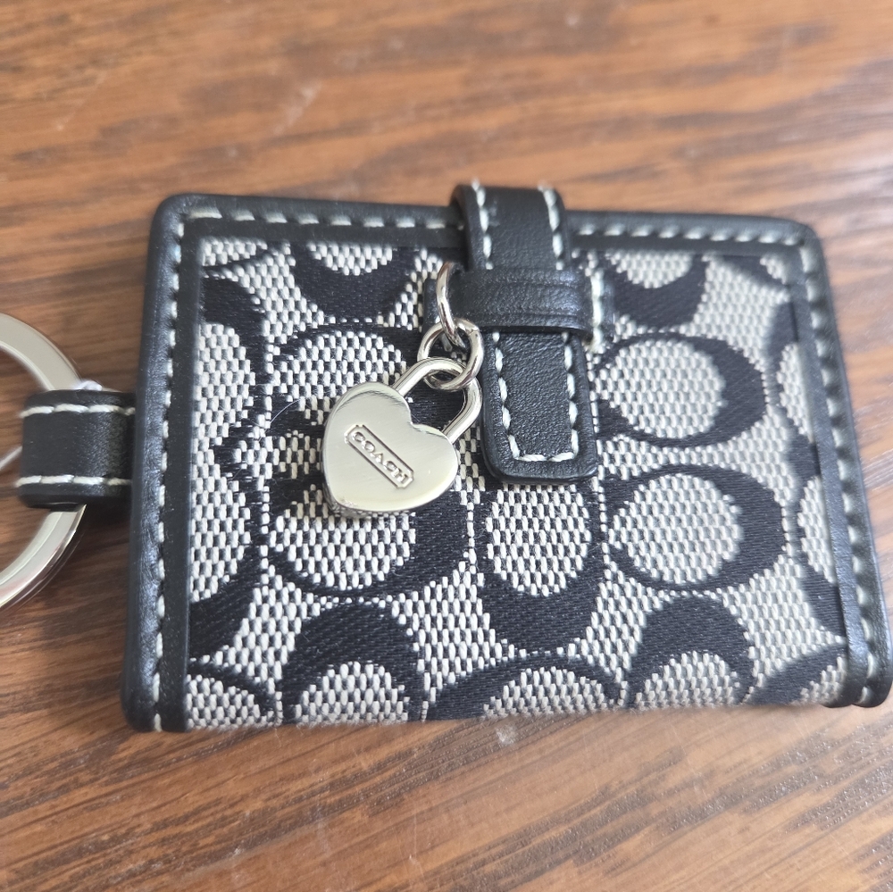 Coach Photo Album Keychain with Heart Charm NWOT - Picture 6 of 6